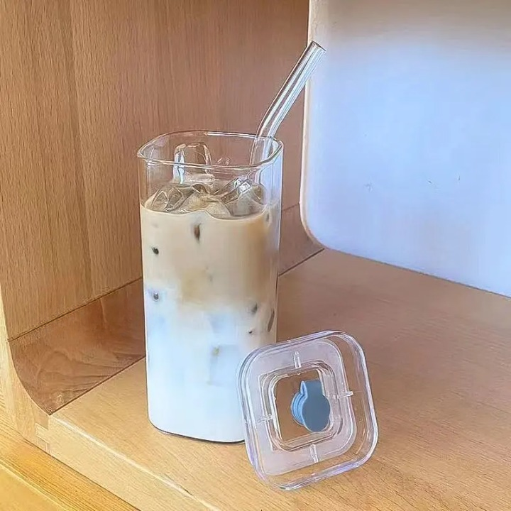 Gourde En Verre Avec Paille